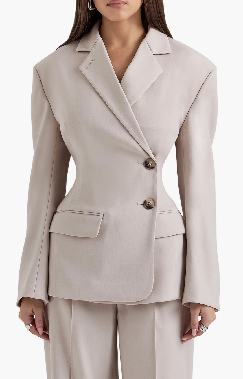 25 Corporate Girl Outfits That Command Respect in the Office.